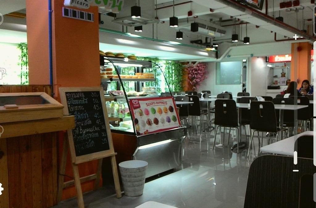 Baan Sathorn Riverfront بانكوك الغرفة الصورة