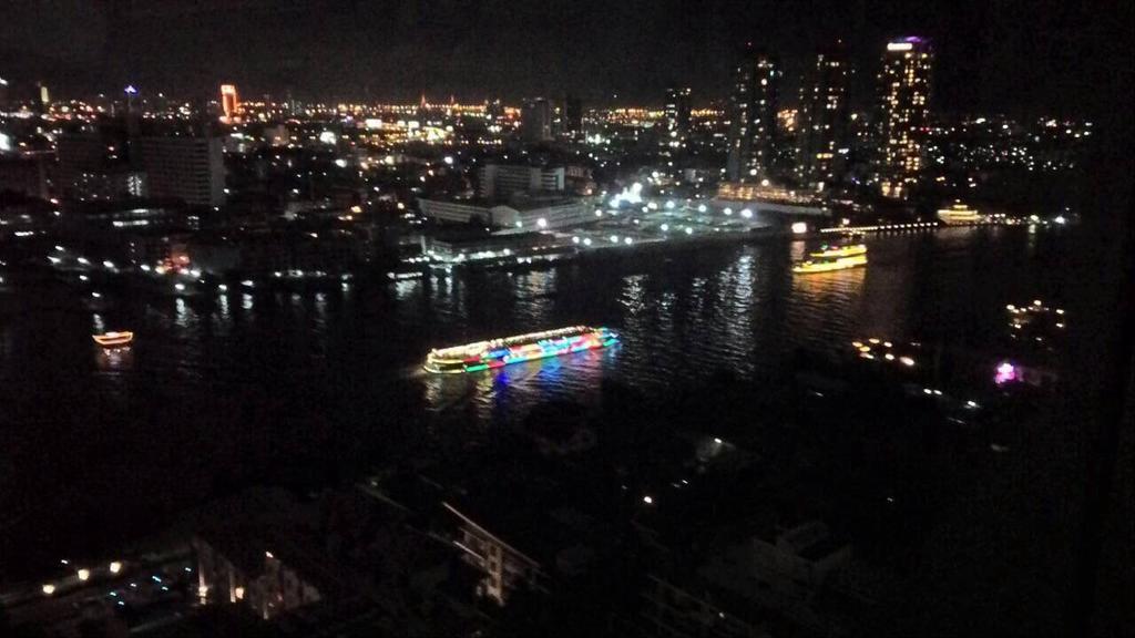 Baan Sathorn Riverfront بانكوك الغرفة الصورة